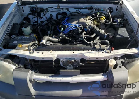 2001 Nissan Frontier Crew Cab Xe z USA, uszkodzony, nr VIN 1N6ED27T01C402166